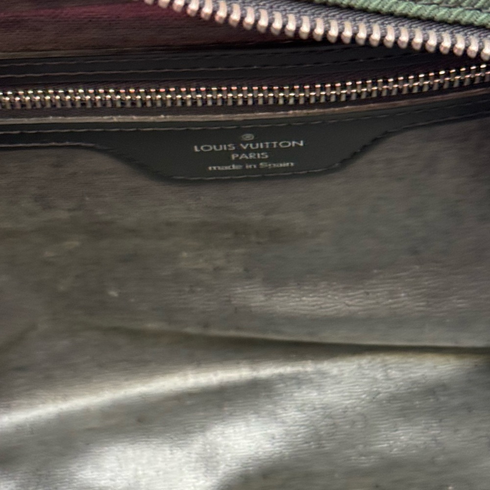 Louis Vuitton Taiga Parana Clutch EUC - Picture 4 of 9